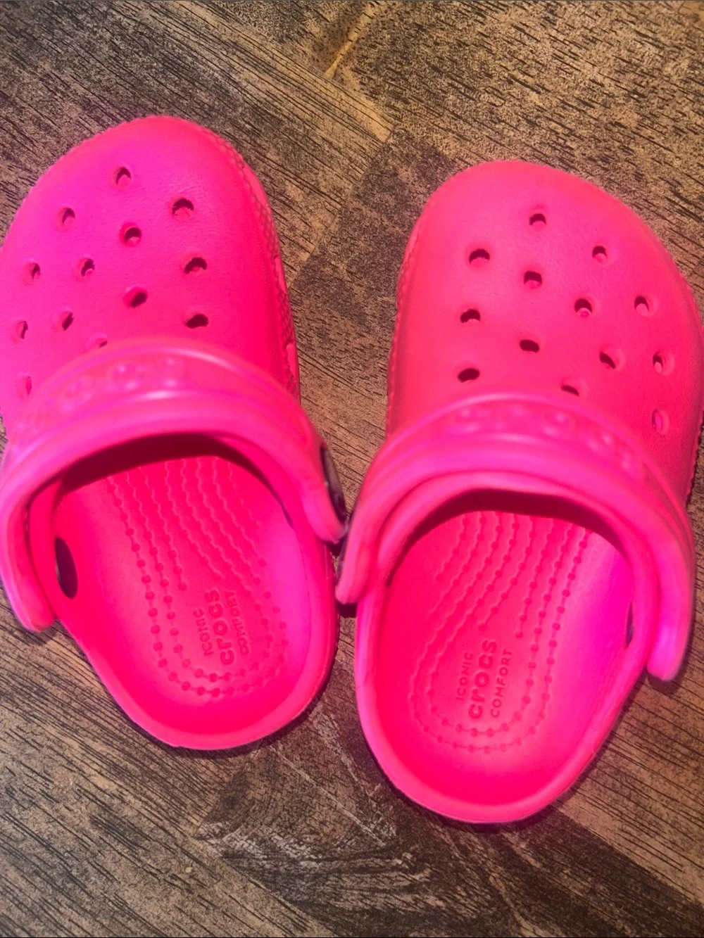 CROCS Kids Classic Clog in Bright Pink